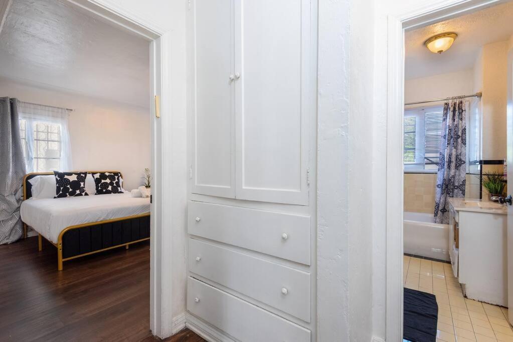 Serenity In The City: 2br W/ Hot Tub Holiday home *