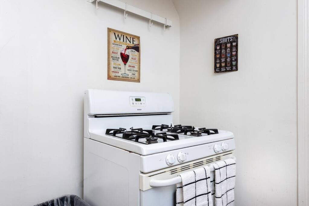 Serenity In The City: 2br W/ Hot Tub Holiday home *